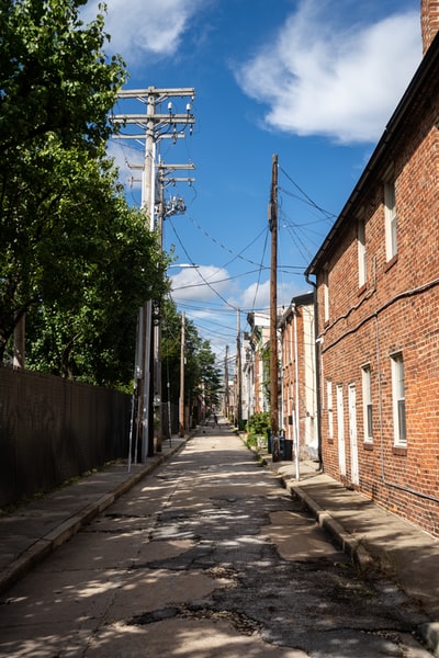 布朗大厦附近的道路